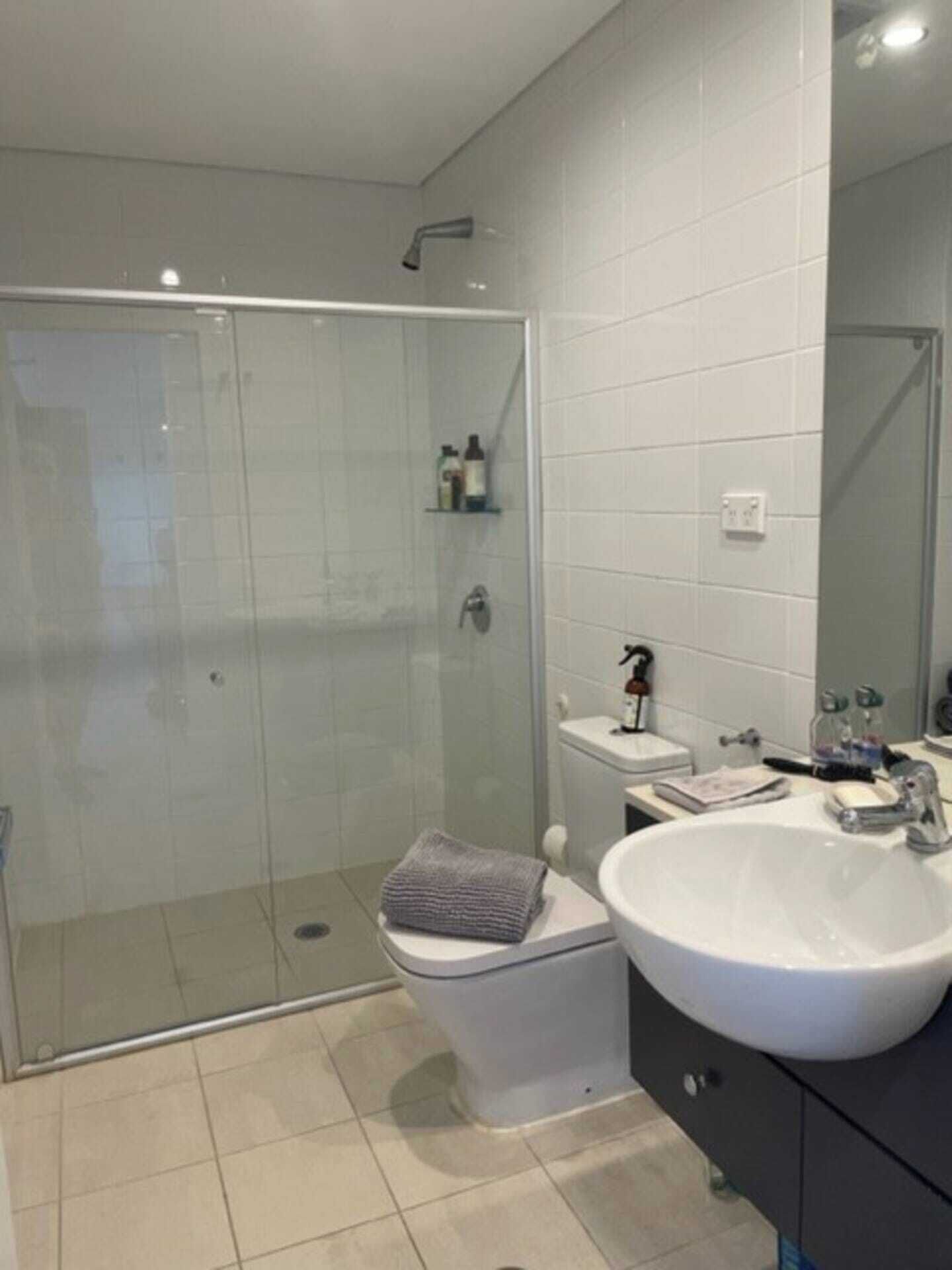 Basic Apartment, 1 Double Bed | Bathroom