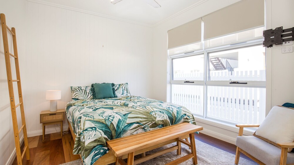 LegaSea Lodge Pet Friendly Beachfront with Plunge Pool Wollongong