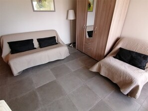 Interior - 2-room apartment with private parking, 600m from shops (Port Camargue)