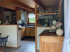 Kjøleskap, mikrobølgeovn, ovn og oppvaskmaskin