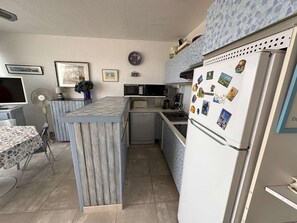Private kitchen - 2-room apartment with terrace and parking - 50m from the beach, Le Grau du Roi (Port Camargue)