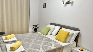 2 Schlafzimmer, Schreibtisch, Bügeleisen/Bügelbrett, WLAN