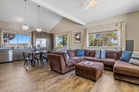 TV. Jupiter Drive | 2BR/2BA | Spend Spring in Flagstaff!