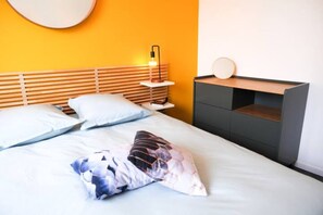 1 habitación, escritorio, tabla de planchar con plancha y wifi gratis 