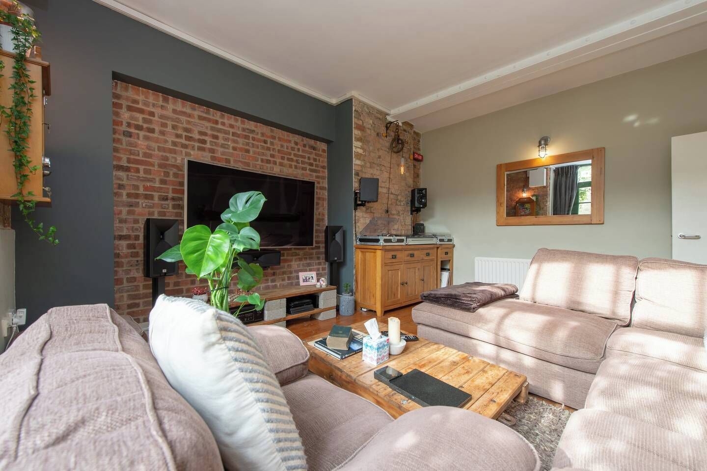 Smart TV, video games, DVD player, music library