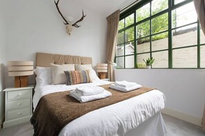 1 slaapkamer, een bureau, een strijkplank/strijkijzer, gratis wifi