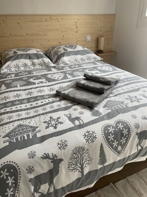 3 bedrooms, iron/ironing board, travel crib, free WiFi