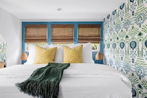 3 bedrooms, desk, iron/ironing board, travel cot - The Islander House | 3BR @ King Street w/ Parking! (Charleston)