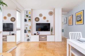 Interior - Comfortable Apartment with Balcony | Parking, Workspace (Kraków)