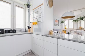 Fridge, microwave, oven, stovetop