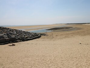 Beach nearby - Brynawel (Burry Port)