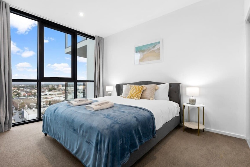 The Elegant 1br Cbd Apt - City View - Parking - Glenelg