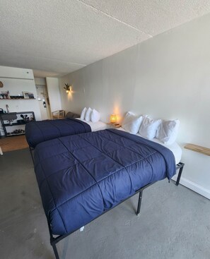 Iron/ironing board, WiFi, bed sheets