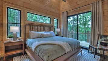 2 bedrooms, desk, WiFi, bed sheets