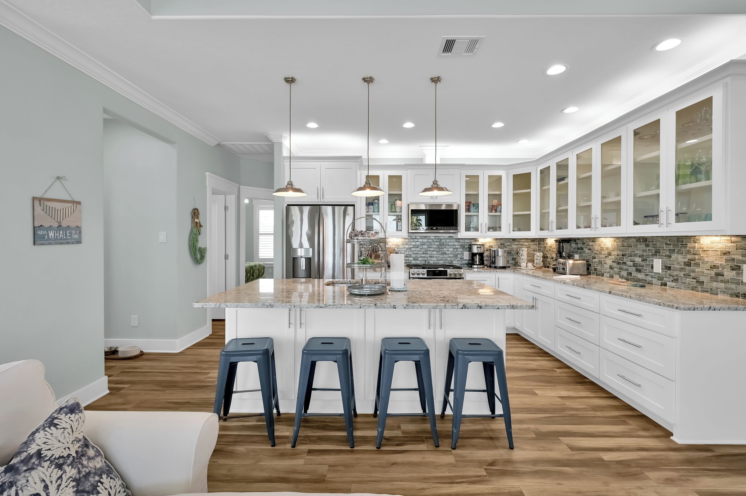 Frigorífic, microones, forn i placa de cuina 