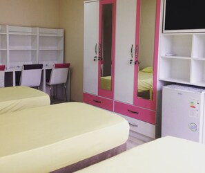 Economy Shared Dormitory, Women only, Non Smoking | Minibar, free WiFi, bed sheets