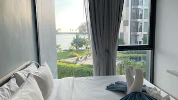 Deluxe Apartment, Lagoon View | 1 bilik tidur, seterika/papan seterika