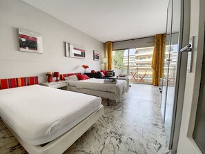 Iron/ironing board, free WiFi