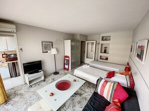 Iron/ironing board, free WiFi