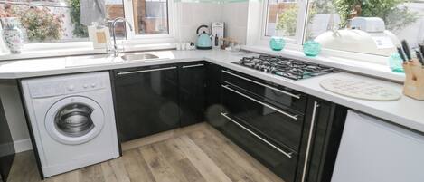 Køkkentøj/tallerkener/redskaber