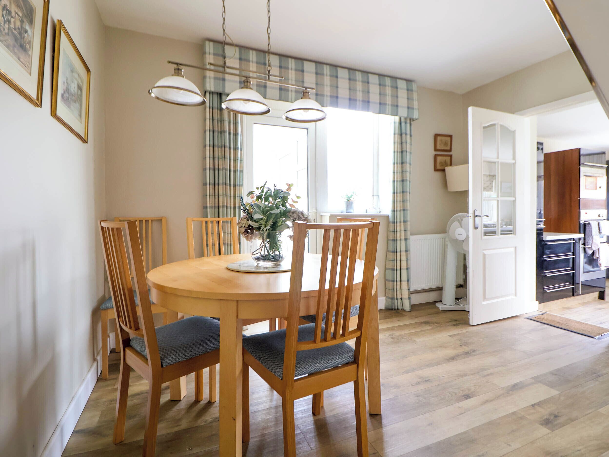 Cottage | Dining