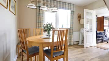 Cottage | Dining
