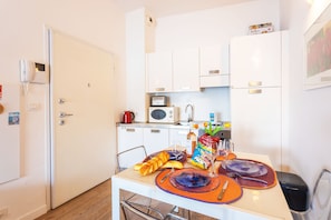 Fridge, microwave, oven, dishwasher - LA RESERVE AP4369 By Riviera Holiday Homes (Villefranche-sur-Mer)