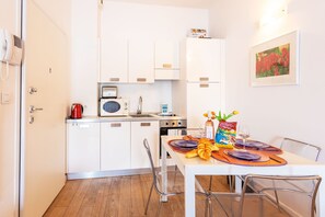 Fridge, microwave, oven, dishwasher