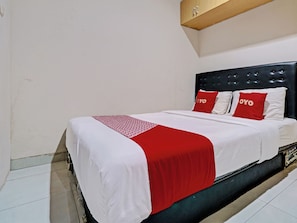 Habitación doble Deluxe | Escritorio, espacio para trabajar con laptop y ropa de cama 
