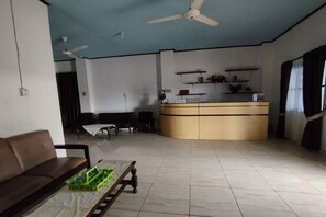 Quầy tiếp tân