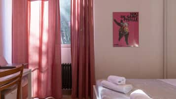 3 bedrooms, iron/ironing board, travel crib, free WiFi