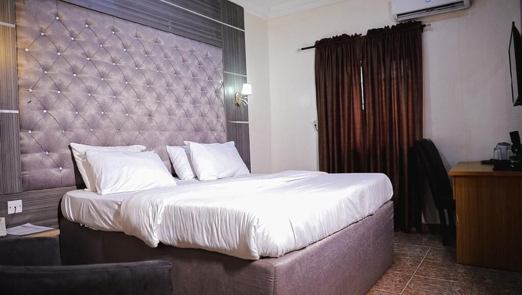 Wifi gratis y ropa de cama 