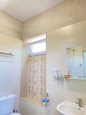 Standard Twin Room, 2 Twin Beds | Bathroom | Shower, free toiletries, hair dryer, slippers - Aperol hotel (Tashkent)
