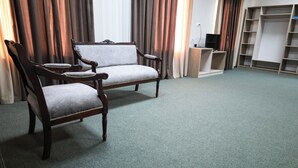 家庭客房 | 手提電腦工作空間、遮光窗簾/窗簾、熨斗/熨衫板、免費 Wi-Fi