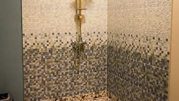 Deluxe Double Room | Bathroom | Shower, free toiletries, hair dryer, slippers