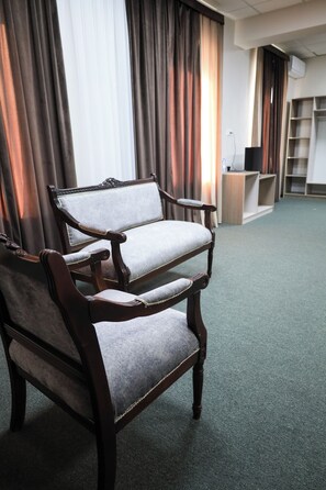 Family Room | Laptop workspace, blackout drapes, iron/ironing board, free WiFi - Aperol hotel (Tashkent)