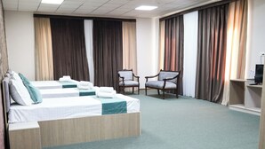 家庭客房 | 手提電腦工作空間、遮光窗簾/窗簾、熨斗/熨衫板、免費 Wi-Fi