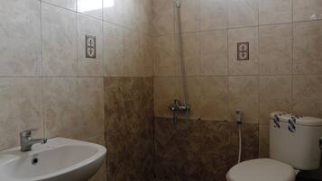 Double Room | Bathroom | Shower, towels