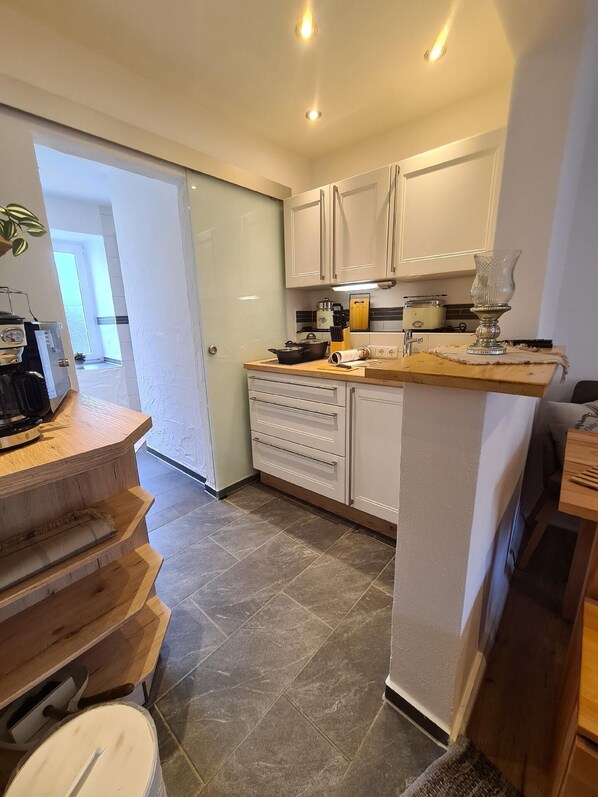 Fridge, microwave, oven, coffee/tea maker