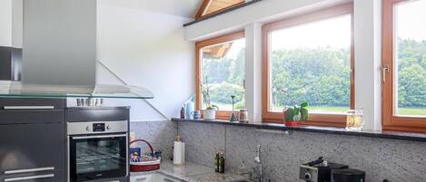 Kjøleskap, mikrobølgeovn, ovn og oppvaskmaskin