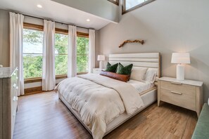 5 bedrooms, iron/ironing board, free WiFi, bed sheets - Amazing Grace ~ Indoor Heated Pool ~ Pickleball ~ Basketball ~ Hot Tub ~ Fire Pit (Ellijay)