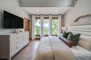 5 bedrooms, iron/ironing board, free WiFi, bed sheets