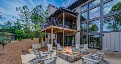Amazing Grace ~ Indoor Heated Pool ~ Pickleball ~ Basketball ~ Hot Tub ~ Fire Pit