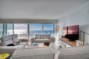 TV - Spectacular apartment facing the sea! (CT)