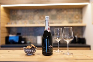 Deluxe Apartment | Private kitchen | Oven, dishwasher, electric kettle, toaster - Postcard Country Apartments (Duplek)