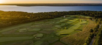 Cozy Cabin | Lake Access, Kayaks/Bikes, Huge Yard!