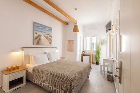 Interior. Parosquare Central Suites