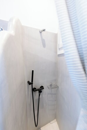 Dusche, Haartrockner, Bademäntel, Handtücher