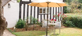 Locke's Cottage - sleeps 2 guests  in 1 bedroom