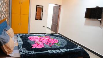 Family Room | 1 bedroom, iron/ironing board, rollaway beds, free WiFi